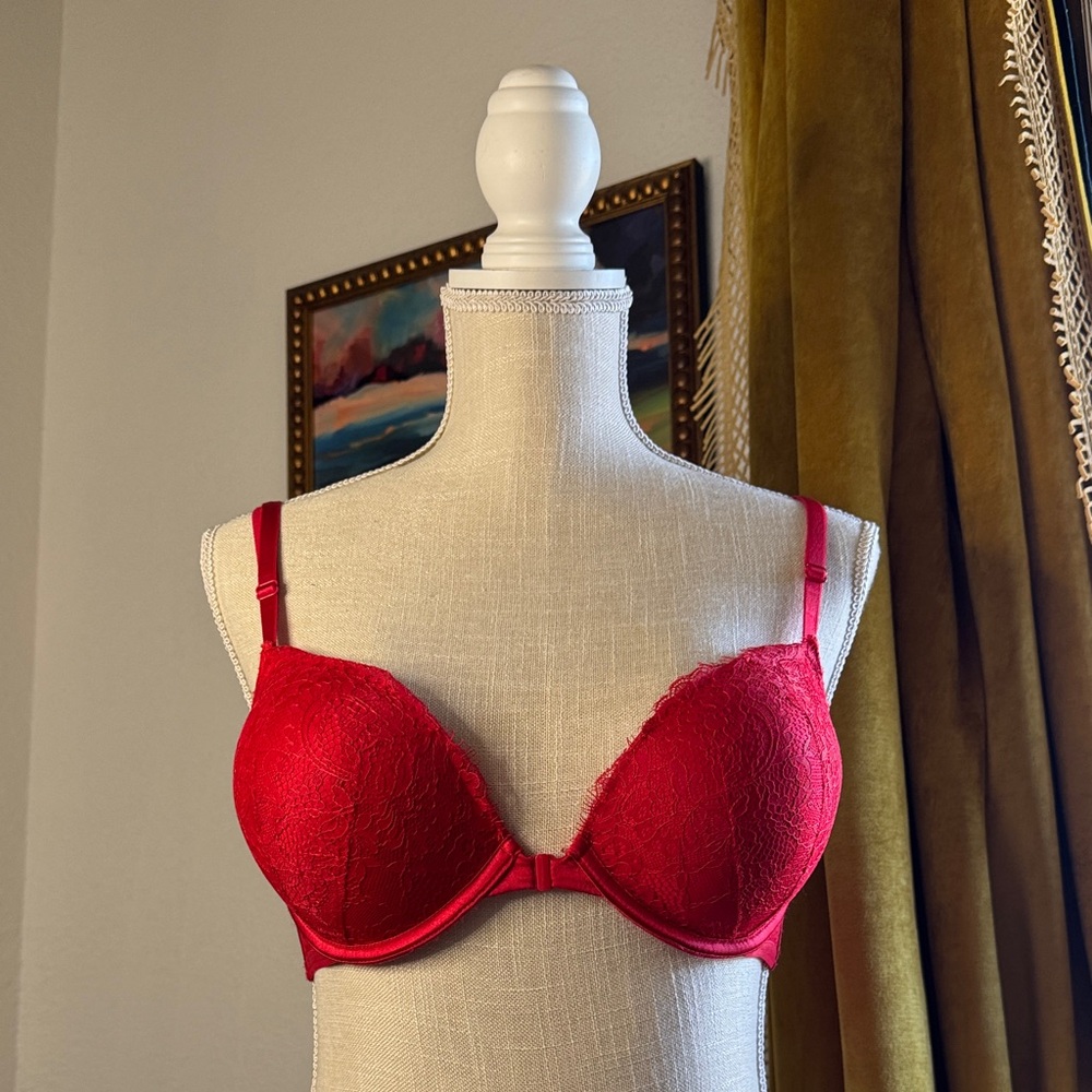 34C Victoria’s Secret Bombshell Red Lace Front Close Bra